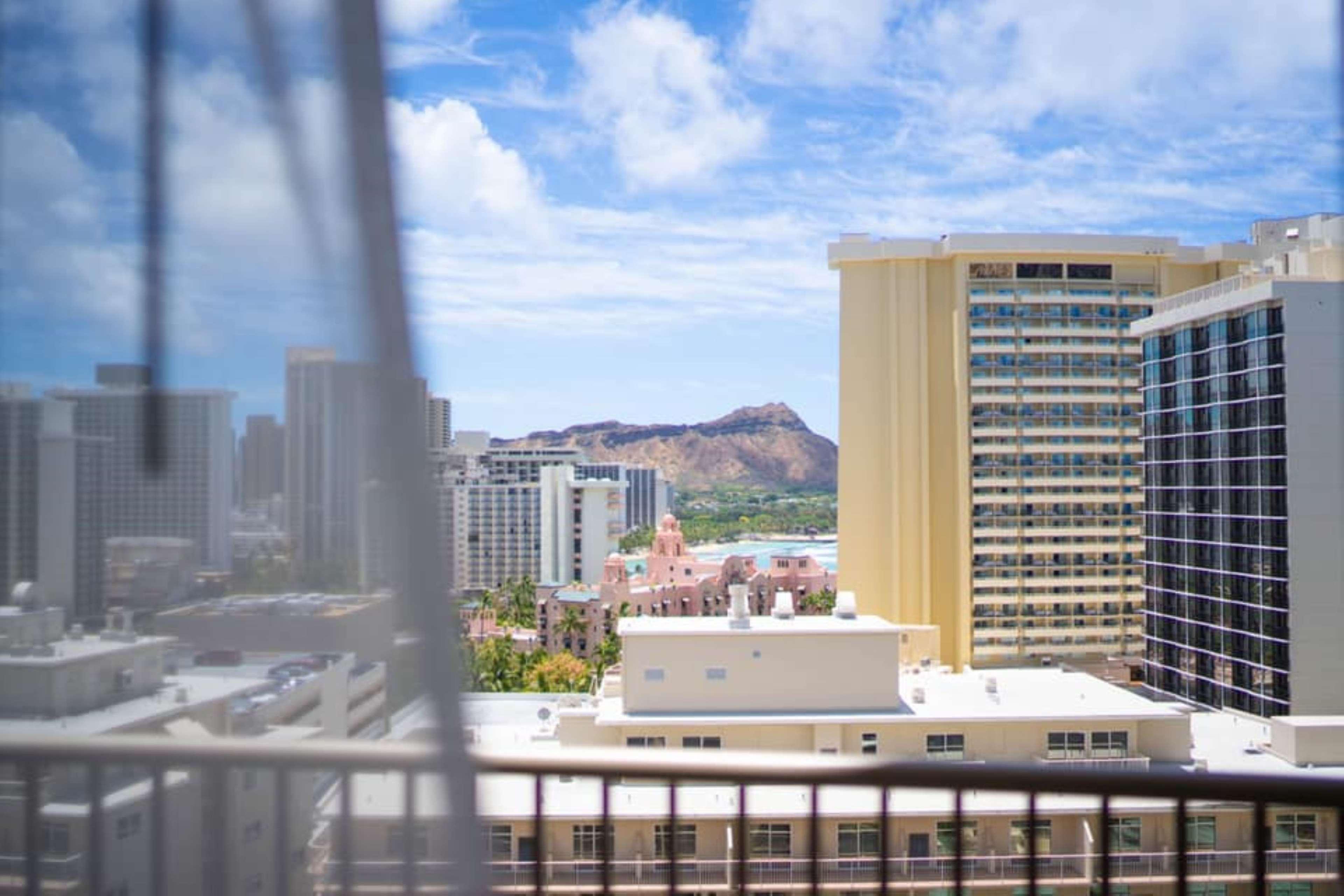 Embassy Suites By Hilton Waikiki Beach Walk Honolulu Exterior foto