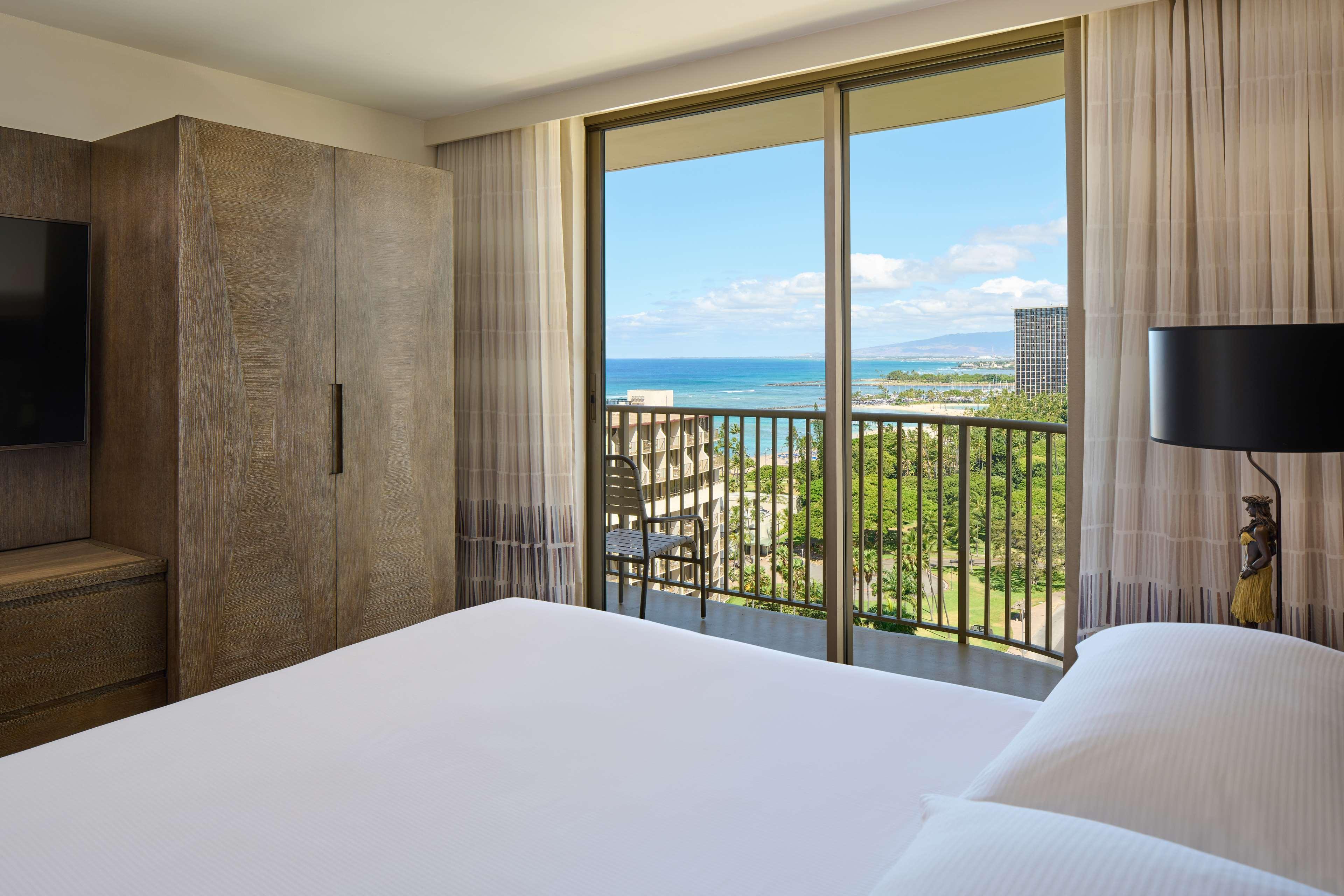 Embassy Suites By Hilton Waikiki Beach Walk Honolulu Exterior foto